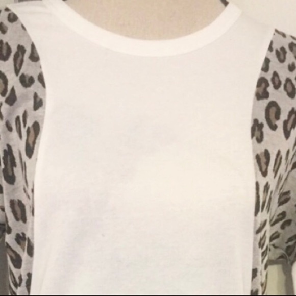 ❌DONATED❌White Contrast Leopard Panel Sleeve Tunic Top - Picture 6 of 9